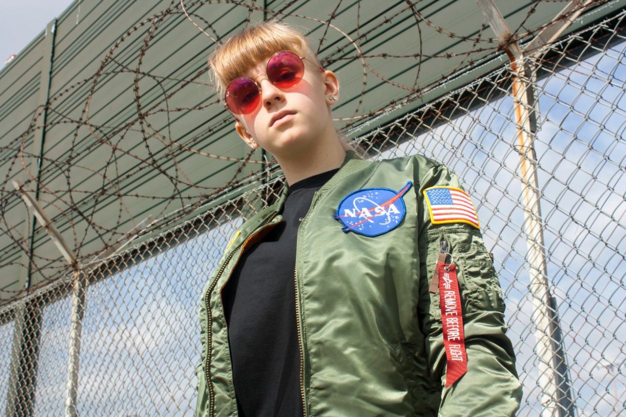 Женская куртка-бомбер лётная ALPHA INDUSTRIES VF NASA MA-1 sage green