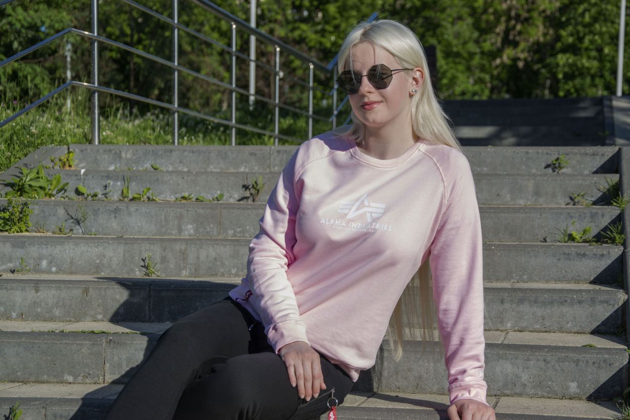 Женскии-свитшот-ALPHA-INDUSTRIES-NEW-BASIC-SWEATER-pastel-pink-(2).jpg