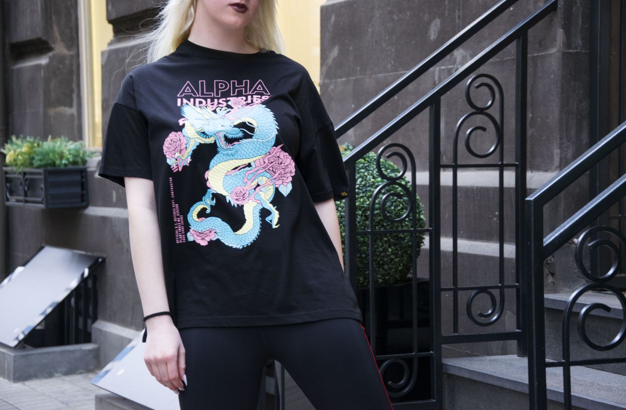 Женская футболка ALPHA INDUSTRIES HERITAGE DRAGON black (2).jpg