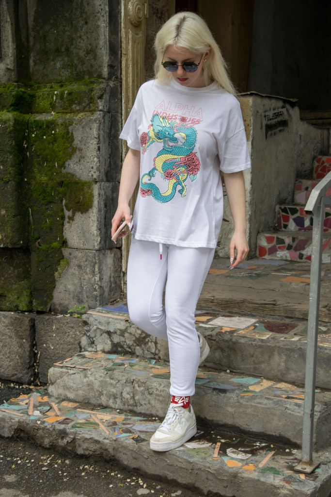 Белая женская футболка Альфа Индастриз