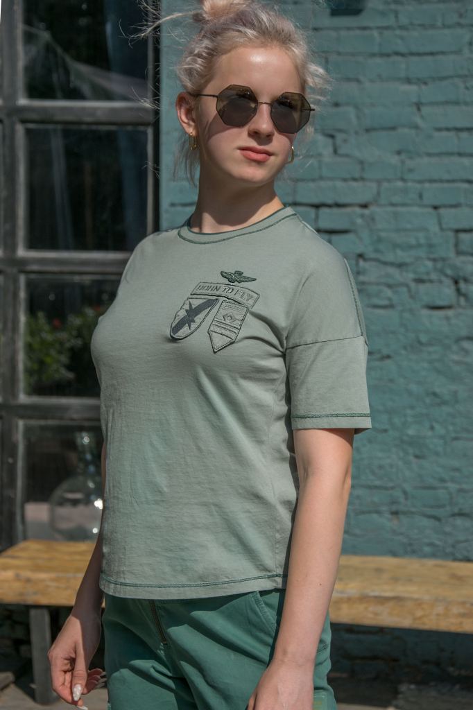 Женская брендовая футболка олива