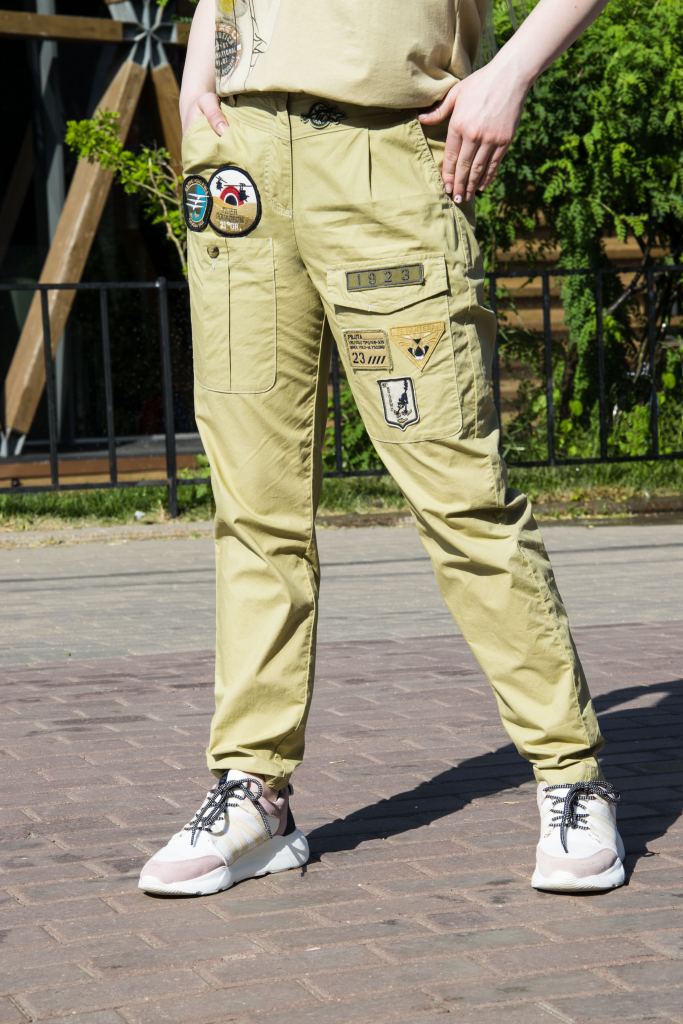 Женские брюки с нашивками AERONAUTICA MILITARE