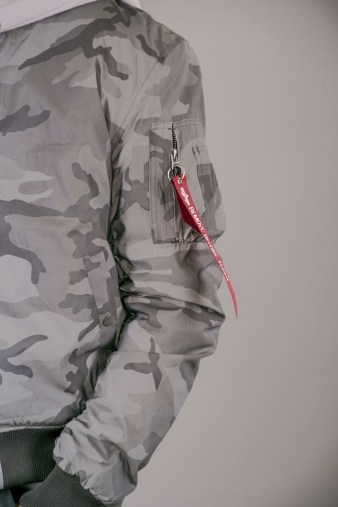 Бомбер ALPHA INDUSTRIES VF59 REFLECTIVE CAMO MA-1 black camo фото 4