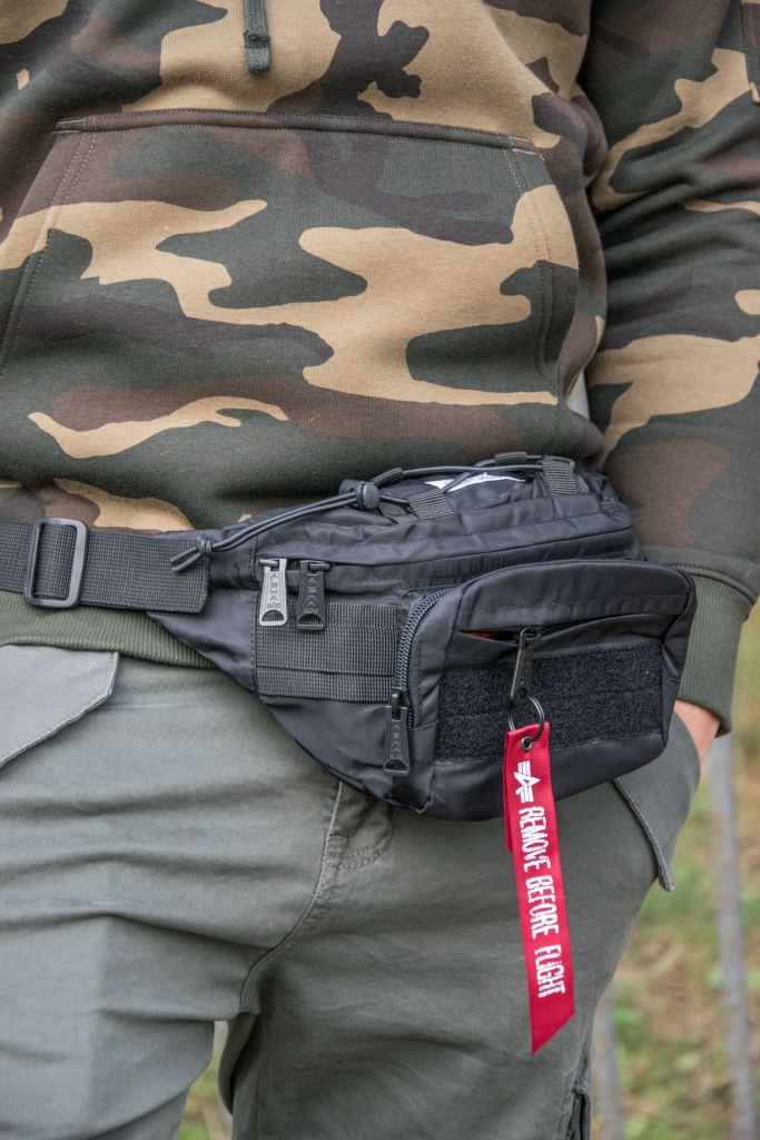 Сумка-поясная-ALPHA-INDUSTRIES-TACTICAL-WAIST-BAG-black-2.jpg