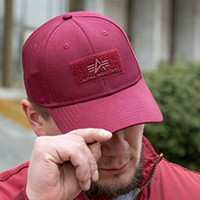 Бейсболка ALPHA INDUSTRIES VELCRO CAP burgundy 2 590 руб