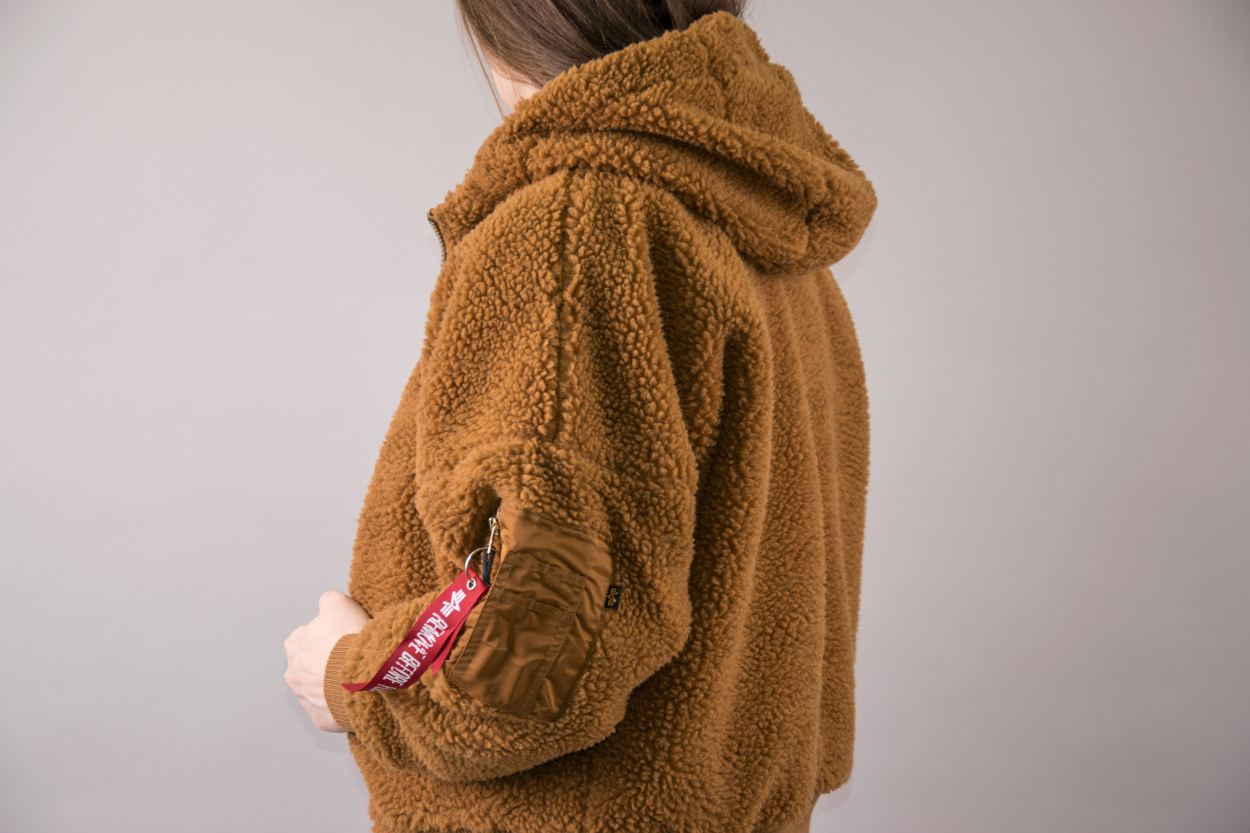 Женская куртка-бомбер лётная ALPHA INDUSTRIES OS HOODED TEDDY MA-1 camel фото 4