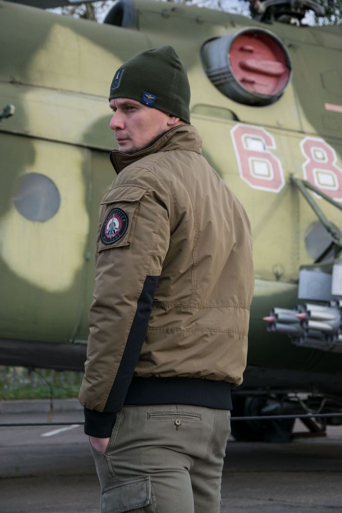 Чёрная контрастная резинка куртки пилот Aeronautica Militare