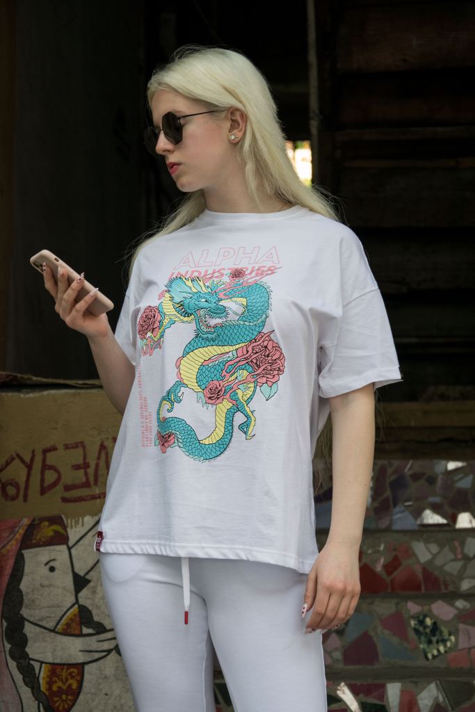 Женская-футболка-ALPHA-INDUSTRIES-HERITAGE-DRAGON-white-4.jpg