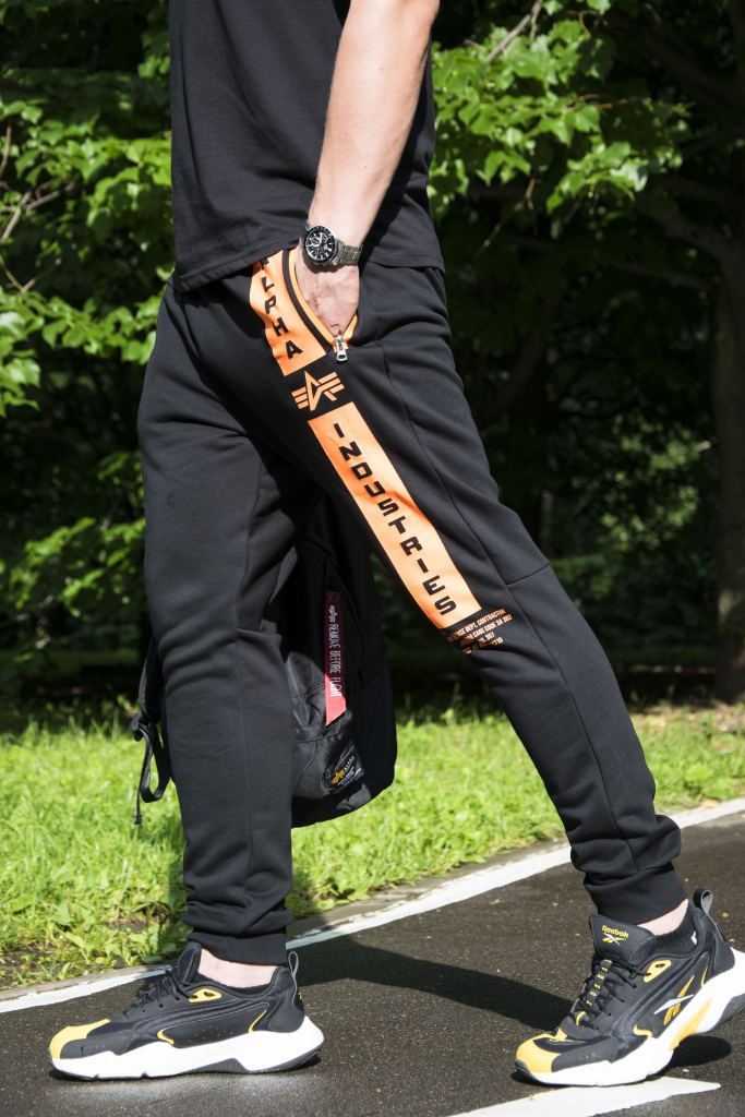 Брюки спортивные джоггеры ALPHA INDUSTRIES DEFENCE JOGGER black orange фото 1