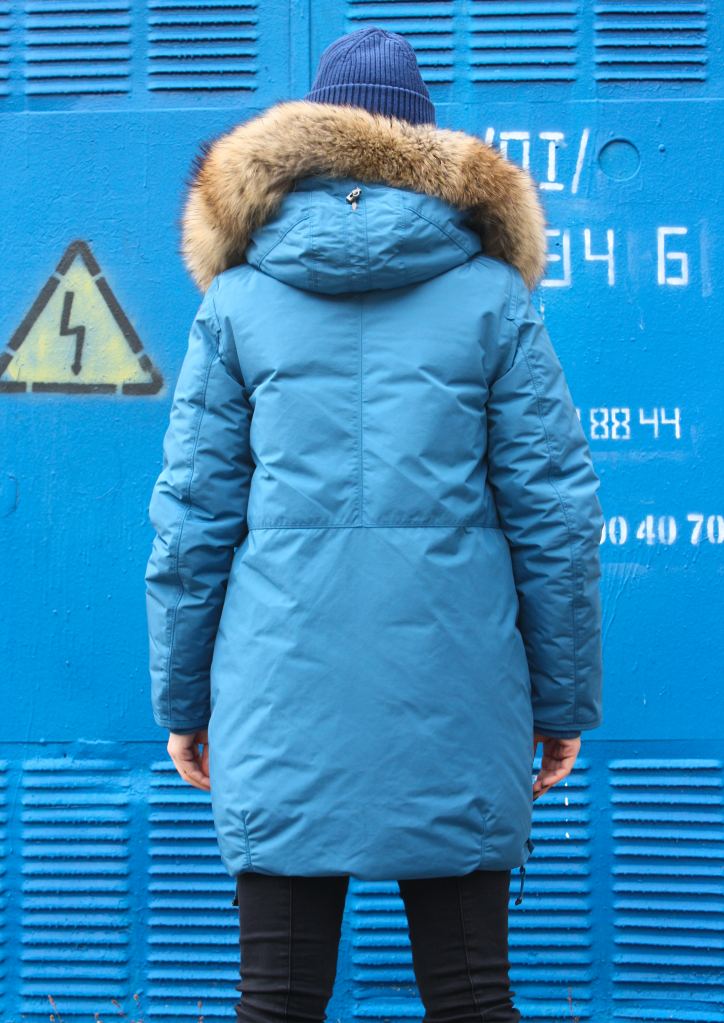 Силуэт куртки Parajumpers MOSCOW хорошо подчеркивает элегантность женской фигуры