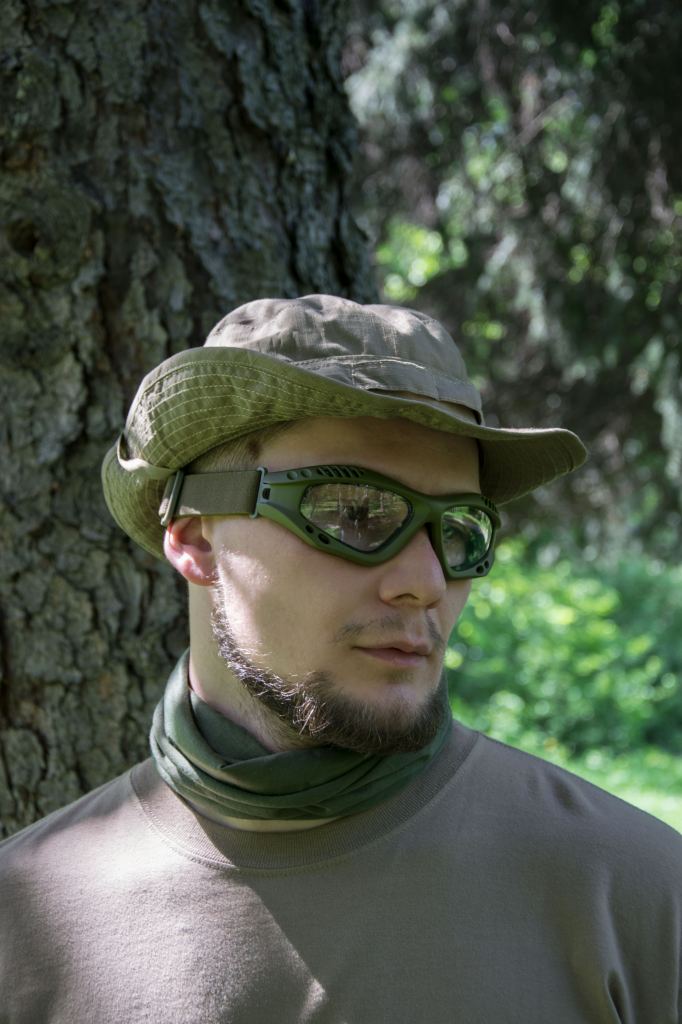 Защитные очки с прозрачной линзой на резинке