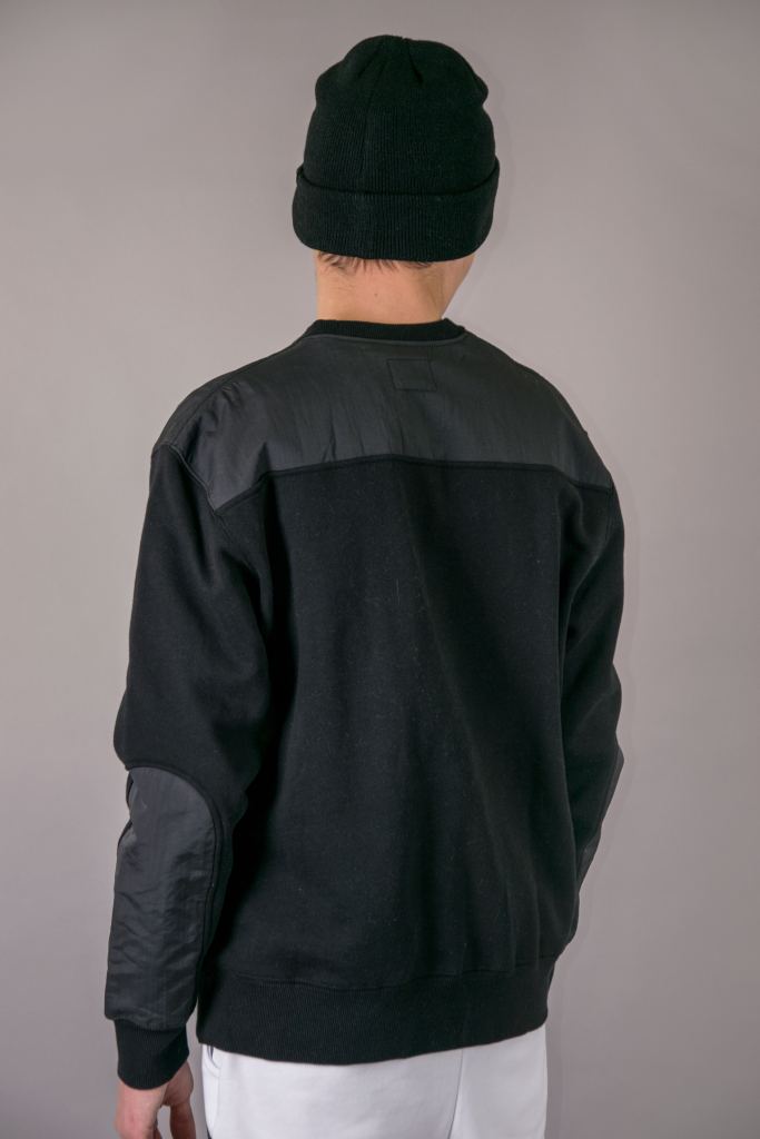 Свитшот-ALPHA-INDUSTRIES-POCKET-CREWNECK-FW-22-23-black-2.jpg