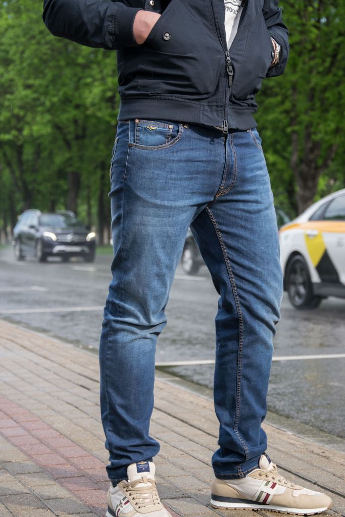 джинсы с карманами