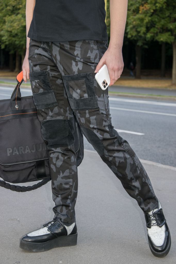 Женские-брюки-карго-AERONAUTICA-MILITARE-FW-22-23-AL-camouflage-nero-(PA-1498)-1.jpg Женские-брюки-карго-AERONAUTICA-MILITARE-FW-22-23-AL-camouflage-nero-(PA-1498)-1.jpg