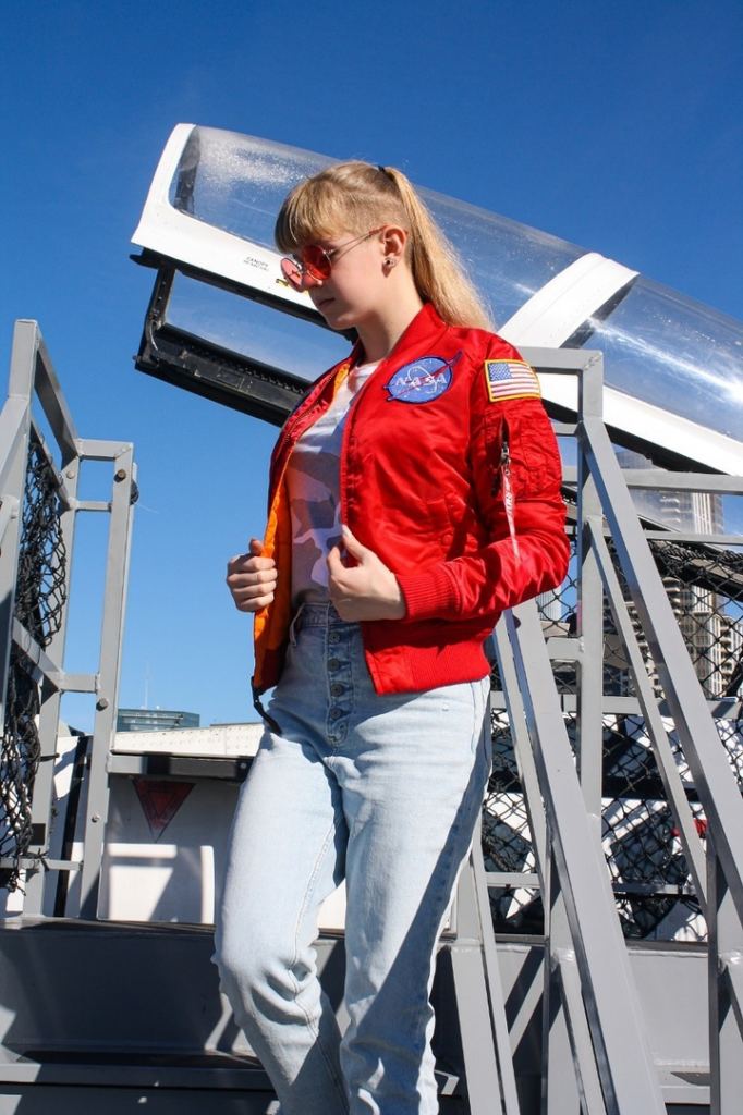 Женская куртка-бомбер лётная ALPHA INDUSTRIES VF NASA MA-1 speed red