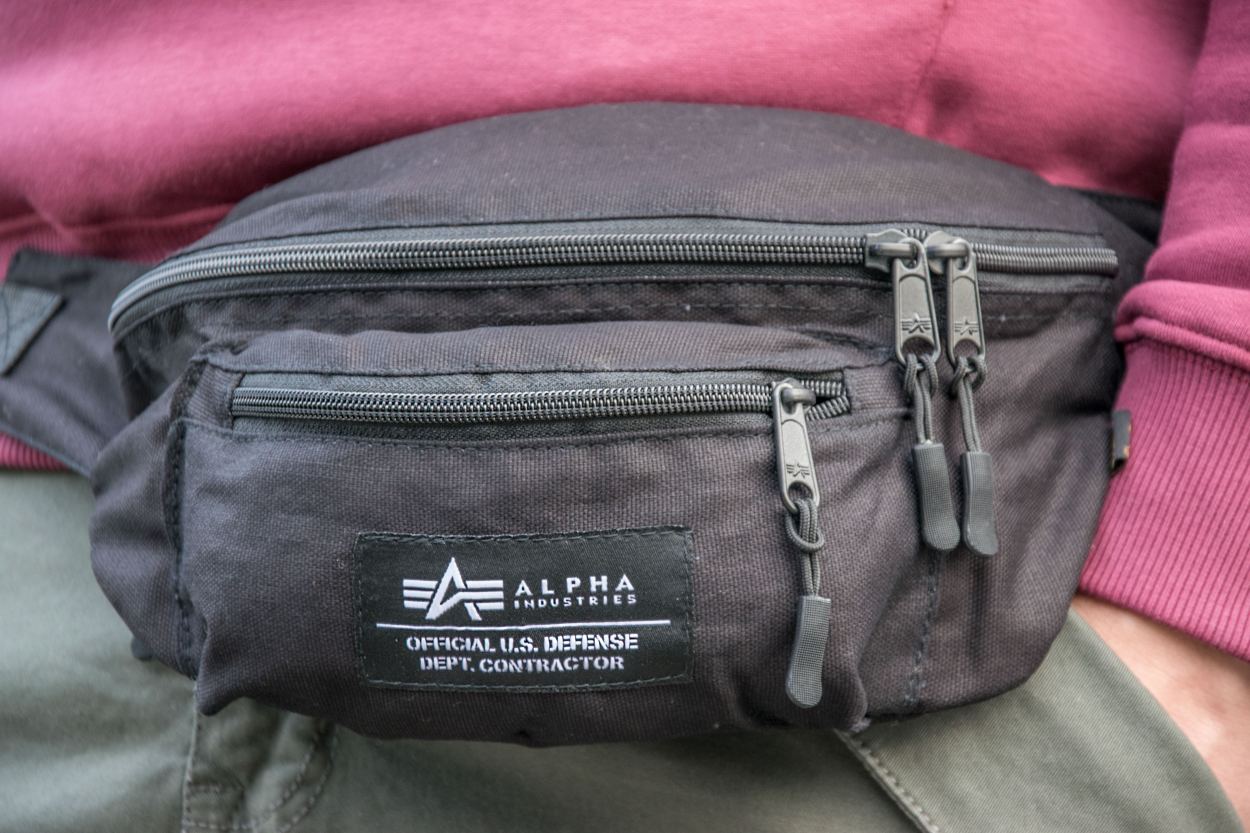 Сумка-поясная-ALPHA-INDUSTRIES-BIG-WAIST-BAG-black-2.jpg