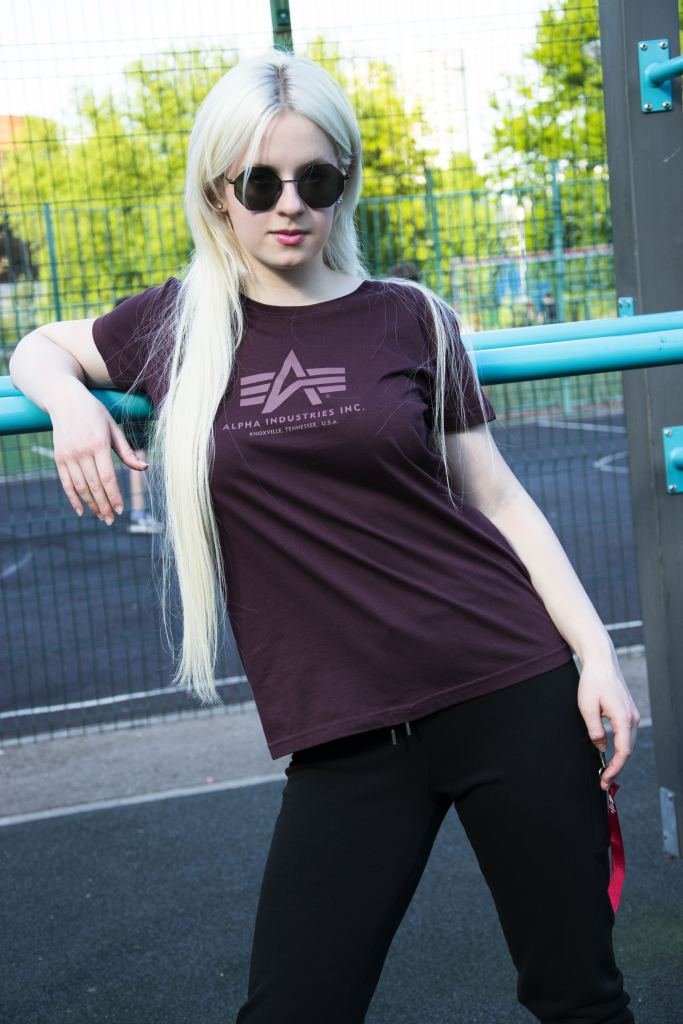 Женская футболка ALPHA INDUSTRIES LOGO T deep maroon (2).jpg
