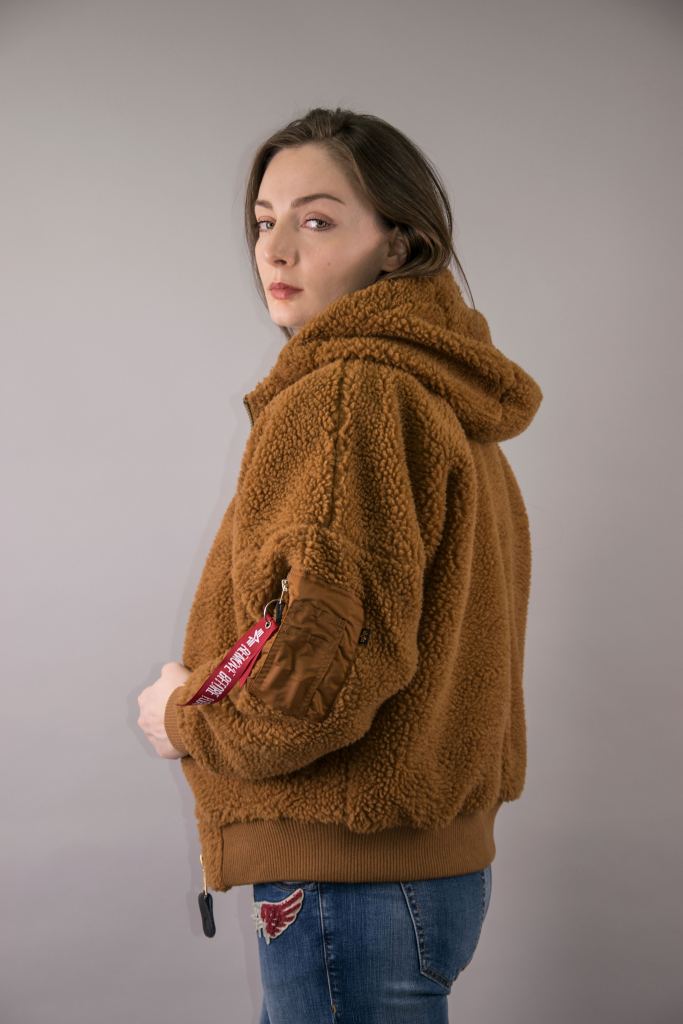 Женская куртка-бомбер лётная ALPHA INDUSTRIES OS HOODED TEDDY MA-1 camel фото 3