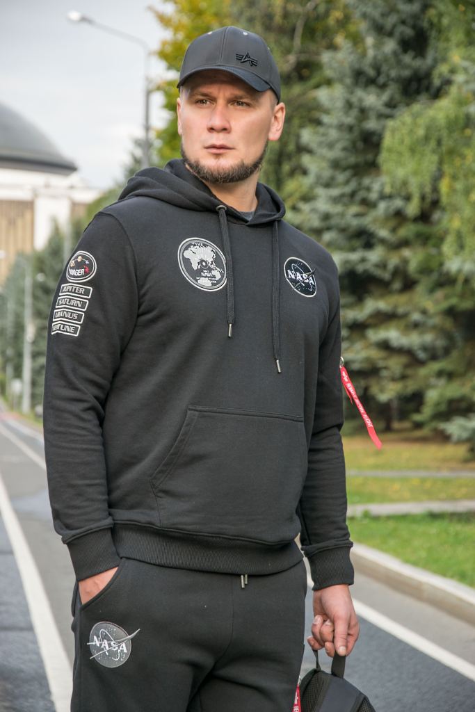 Толстовка-ALPHA-INDUSTRIES-NASA-VOYAGER-HOODY-black-black-1.jpg