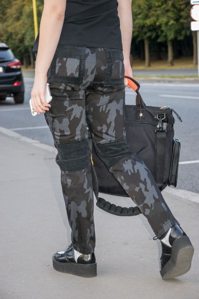 Женские-брюки-карго-AERONAUTICA-MILITARE-FW-22-23-AL-camouflage-nero-(PA-1498)-4.jpg
