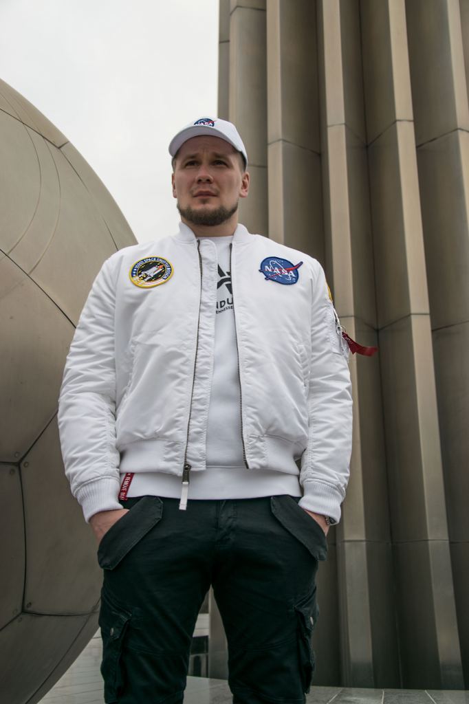 Белый мужской бомбер NASA Alpha Industries