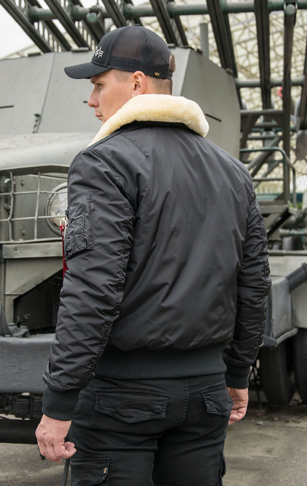 Куртка-пилот ALPHA INDUSTRIES INJECTOR-III black/beige 